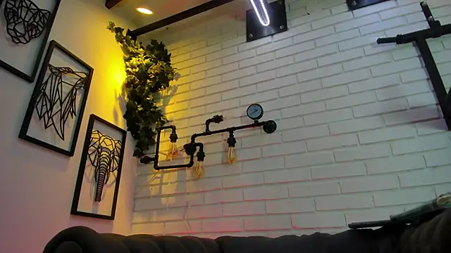 ItaloMoore online show from 2, 12, 2025