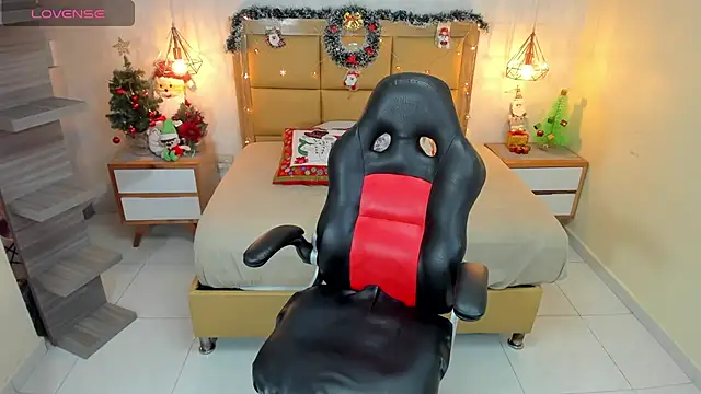 Snapshot of MELISSAROUGE chatting on 4, 12, 2025 MELISSAROUGE online show from 4, 12, 2025