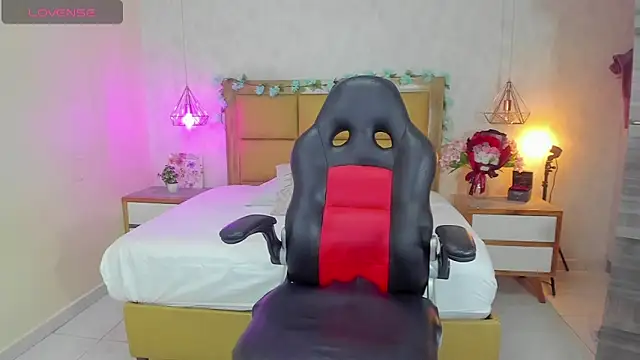 Snapshot of MELISSAROUGE chatting on 5, 2, 2026 MELISSAROUGE online show from 5, 2, 2026