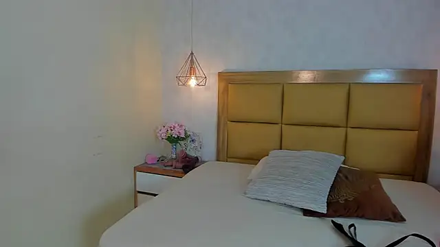 Snapshot of MELISSAROUGE chatting on 6, 6, 2026 MELISSAROUGE online show from 6, 6, 2026