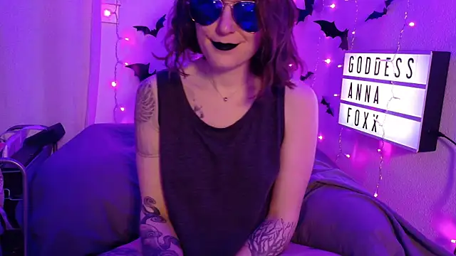 mistressannafoxx online show from 21, 4, 2026