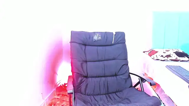 Snapshot of penelopestar_2 chatting on 11, 10, 2025 penelopestar 2 online show from 11, 10, 2025