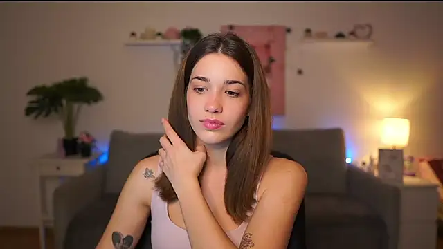 kissie cat online show from 4, 12, 2025