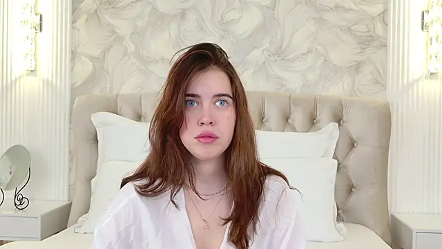 Snapshot of KimberlyBond chatting on 18, 9, 2025 KimberlyBond online show from 18, 9, 2025