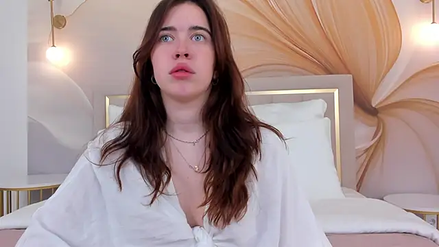 Snapshot of KimberlyBond chatting on 23, 9, 2025 KimberlyBond online show from 23, 9, 2025