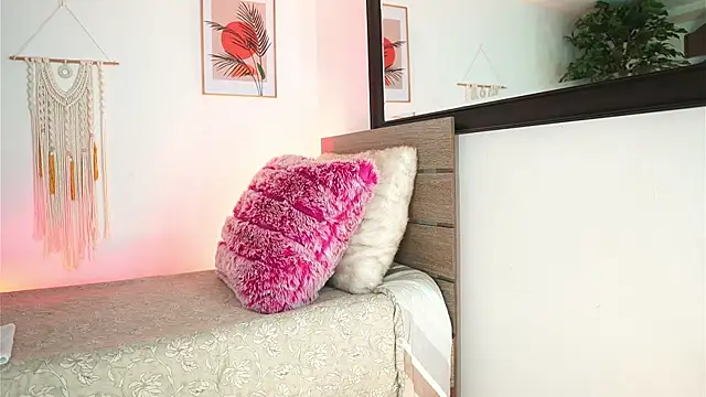 melissa laurent  online show from 15, 9, 2025