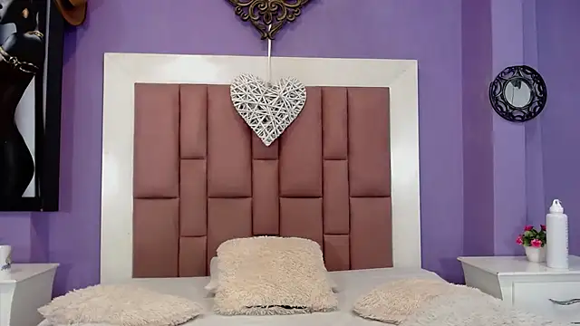 Snapshot of ChiaraLudovica chatting on 7, 10, 2025 ChiaraLudovica online show from 7, 10, 2025