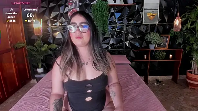 April  foxx online show from 6, 10, 2025