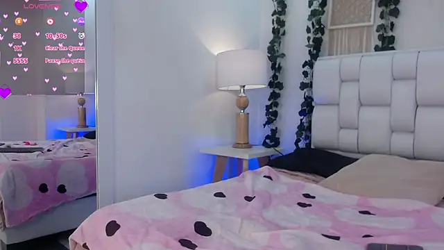 Snapshot of Tiffanygh_ chatting on 4, 12, 2025 Tiffanygh online show from 4, 12, 2025