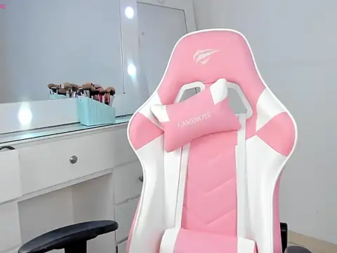 Snapshot of Saloome_miller chatting on 3, 10, 2025 Saloome miller online show from 3, 10, 2025