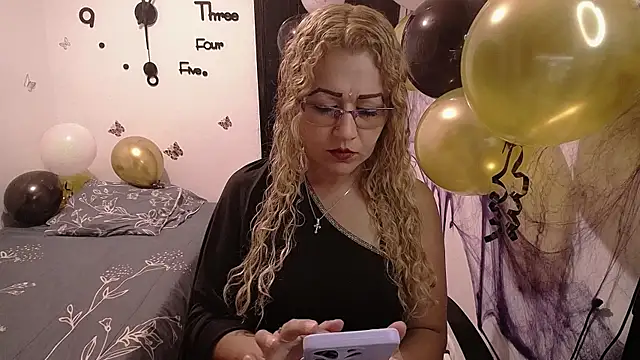 Snapshot of Skarleth_Diaz chatting on 5, 11, 2025 Skarleth Diaz online show from 5, 11, 2025