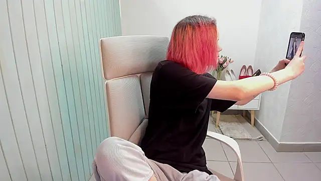 Elieiza xo online show from 18, 9, 2025