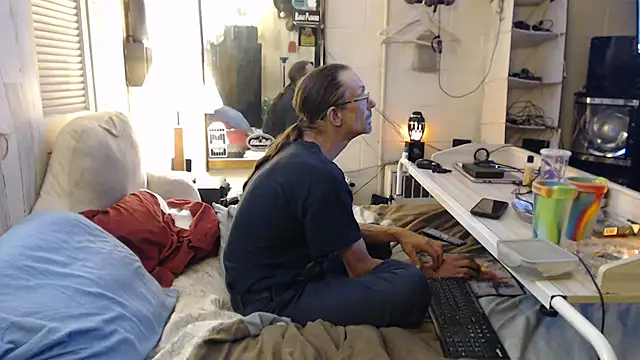 Snapshot of Puff0169 chatting on 8, 7, 2026 Puff0169 online show from 8, 7, 2026