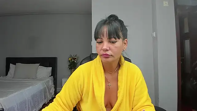 Snapshot of Ella_sweety00 chatting on 5, 10, 2025 Ella sweety00 online show from 5, 10, 2025