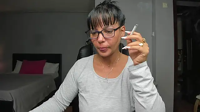 Snapshot of Ella_sweety00 chatting on 27, 11, 2025 Ella sweety00 online show from 27, 11, 2025