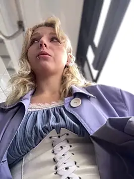 Snapshot of EveLittleSinner chatting on 16, 9, 2025 EveLittleSinner online show from 16, 9, 2025