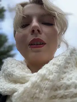 Snapshot of EveLittleSinner chatting on 19, 9, 2025 EveLittleSinner online show from 19, 9, 2025