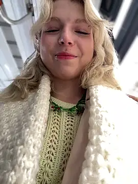 Snapshot of EveLittleSinner chatting on 20, 9, 2025 EveLittleSinner online show from 20, 9, 2025