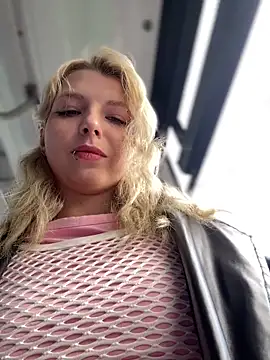 Snapshot of EveLittleSinner chatting on 23, 9, 2025 EveLittleSinner online show from 23, 9, 2025