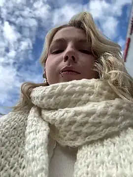 Snapshot of EveLittleSinner chatting on 27, 9, 2025 EveLittleSinner online show from 27, 9, 2025