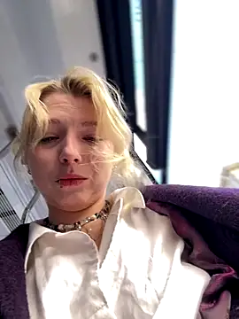 Snapshot of EveLittleSinner chatting on 28, 9, 2025 EveLittleSinner online show from 28, 9, 2025