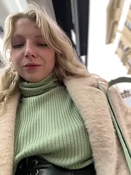 Snapshot of EveLittleSinner chatting on 5, 10, 2025 EveLittleSinner online show from 5, 10, 2025