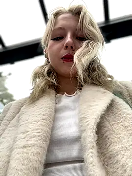 Snapshot of EveLittleSinner chatting on 10, 10, 2025 EveLittleSinner online show from 10, 10, 2025