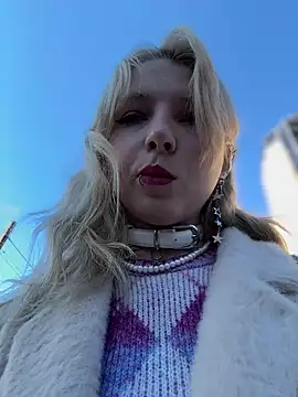 Snapshot of EveLittleSinner chatting on 17, 10, 2025 EveLittleSinner online show from 17, 10, 2025