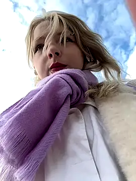 Snapshot of EveLittleSinner chatting on 21, 10, 2025 EveLittleSinner online show from 21, 10, 2025