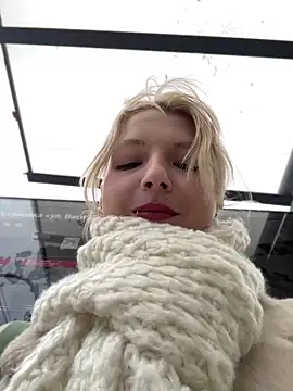 Snapshot of EveLittleSinner chatting on 23, 10, 2025 EveLittleSinner online show from 23, 10, 2025