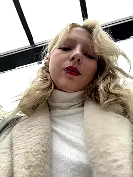 Snapshot of EveLittleSinner chatting on 24, 10, 2025 EveLittleSinner online show from 24, 10, 2025