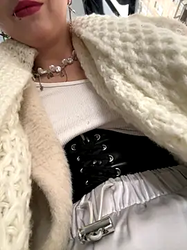 Snapshot of EveLittleSinner chatting on 26, 10, 2025 EveLittleSinner online show from 26, 10, 2025