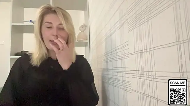 Blondie xoxoxo online show from 17, 11, 2025