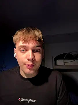 Snapshot of Fappatore_Nato05 chatting on 11, 10, 2025 Fappatore Nato05 online show from 11, 10, 2025