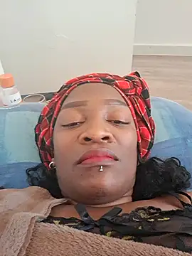 Yummychoklit online show from 8, 9, 2025