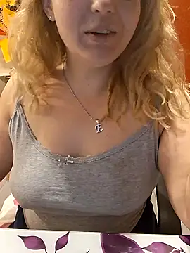 Snapshot of qSensi chatting on 21, 11, 2025 qSensi online show from 21, 11, 2025