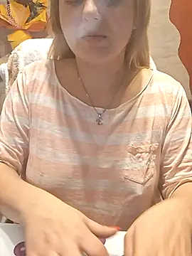 Snapshot of qSensi chatting on 22, 11, 2025 qSensi online show from 22, 11, 2025