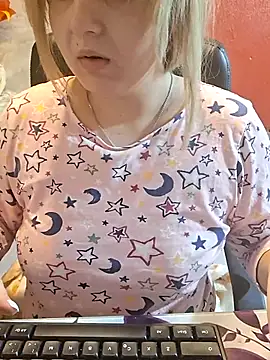 Snapshot of qSensi chatting on 28, 11, 2025 qSensi online show from 28, 11, 2025