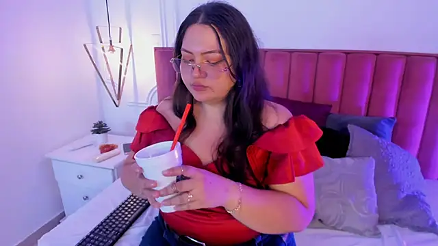 Snapshot of Tessa_Sinclaire chatting on 6, 10, 2025 Tessa Sinclaire online show from 6, 10, 2025