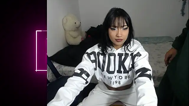 Snapshot of Papi_Mami_Live chatting on 16, 11, 2025 Papi Mami Live online show from 16, 11, 2025