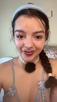 Snapshot of AriaHeavenss chatting on 15, 11, 2025 AriaHeavenss online show from 15, 11, 2025