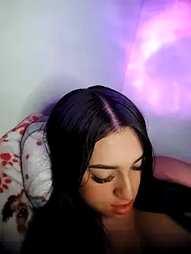 Linda Saenz  online show from 5, 10, 2025