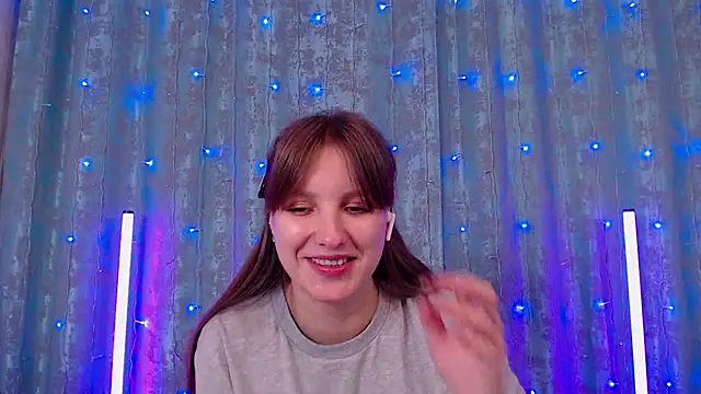 Snapshot of Leonaalove chatting on 18, 12, 2025 Leonaalove online show from 18, 12, 2025