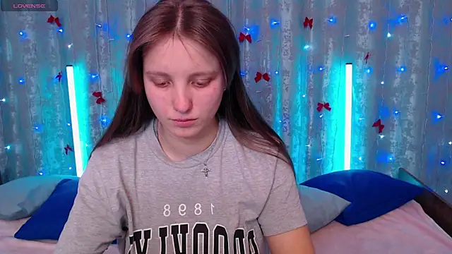 Snapshot of Leonaalove chatting on 2, 2, 2026 Leonaalove online show from 2, 2, 2026