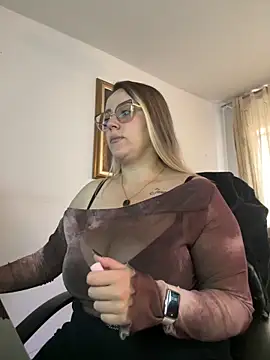 Snapshot of CurvyLust_x chatting on 21, 5, 2026 CurvyLust x online show from 21, 5, 2026