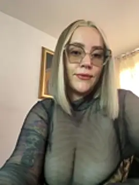 Snapshot of CurvyLust_x chatting on 3, 6, 2026 CurvyLust x online show from 3, 6, 2026