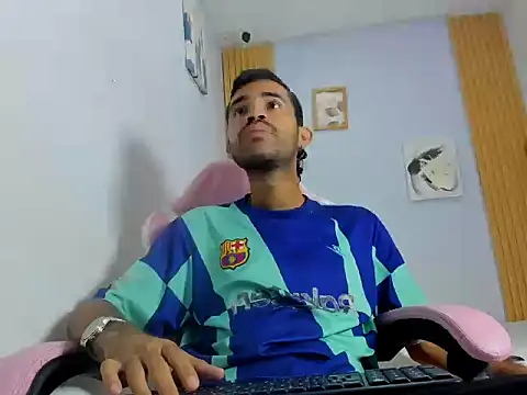 Snapshot of adri_sexboy229 chatting on 22, 10, 2025 adri sexboy229 online show from 22, 10, 2025