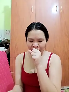 Snapshot of emyeuhss chatting on 11, 9, 2025 emyeuhss online show from 11, 9, 2025