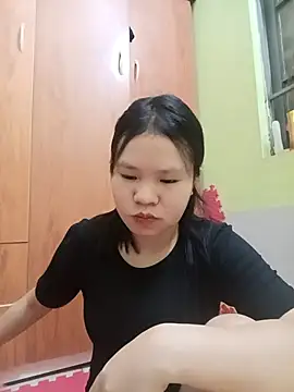 Snapshot of emyeuhss chatting on 15, 9, 2025 emyeuhss online show from 15, 9, 2025