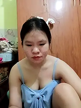 Snapshot of emyeuhss chatting on 8, 10, 2025 emyeuhss online show from 8, 10, 2025